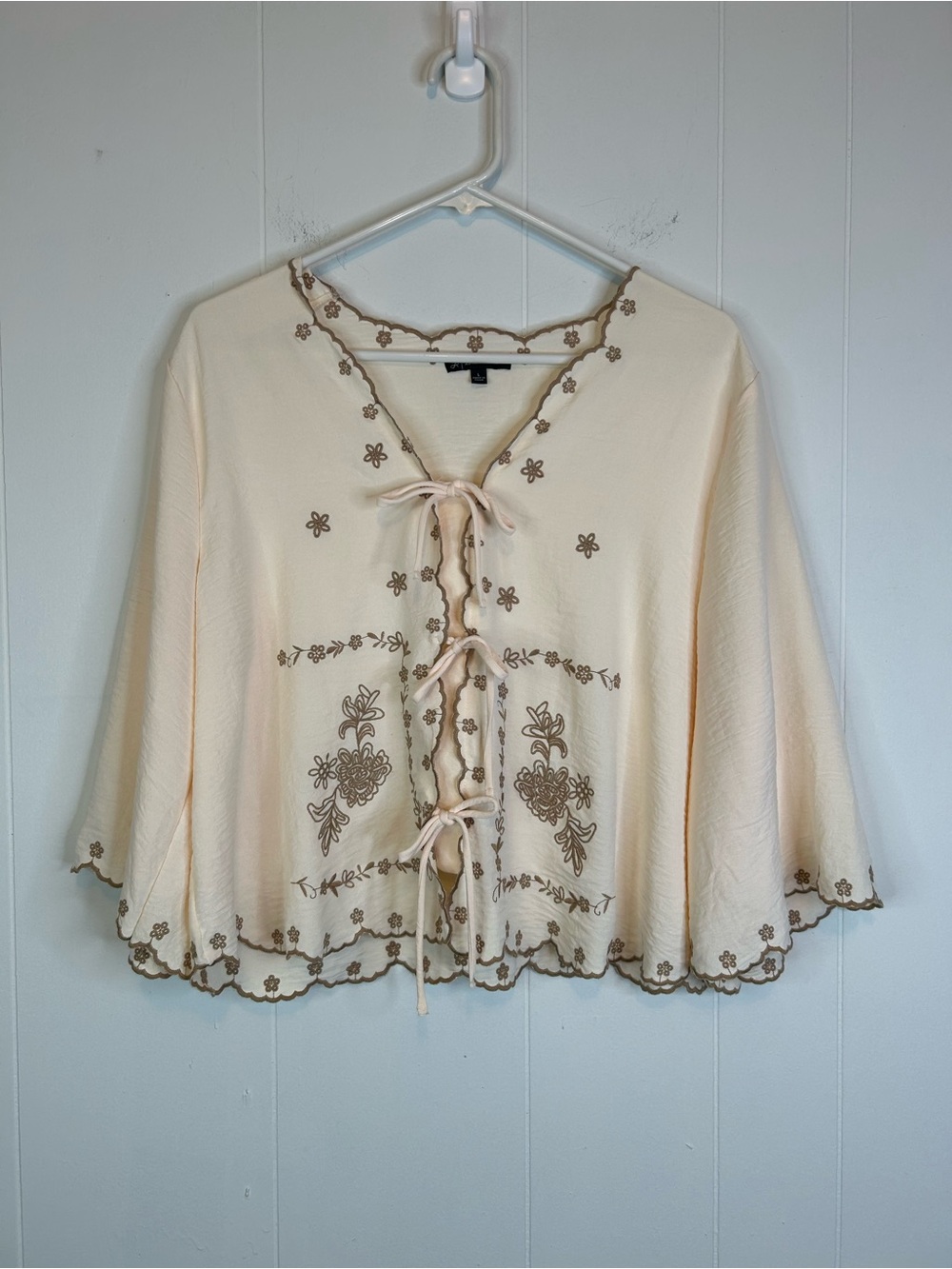 Adrianna Papell Vintage Tie Front Embroidered Scalloped Boho Top Cream Large 329